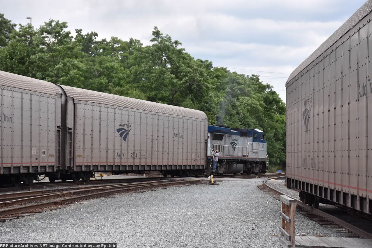Amtrak 511 switches some autoracks